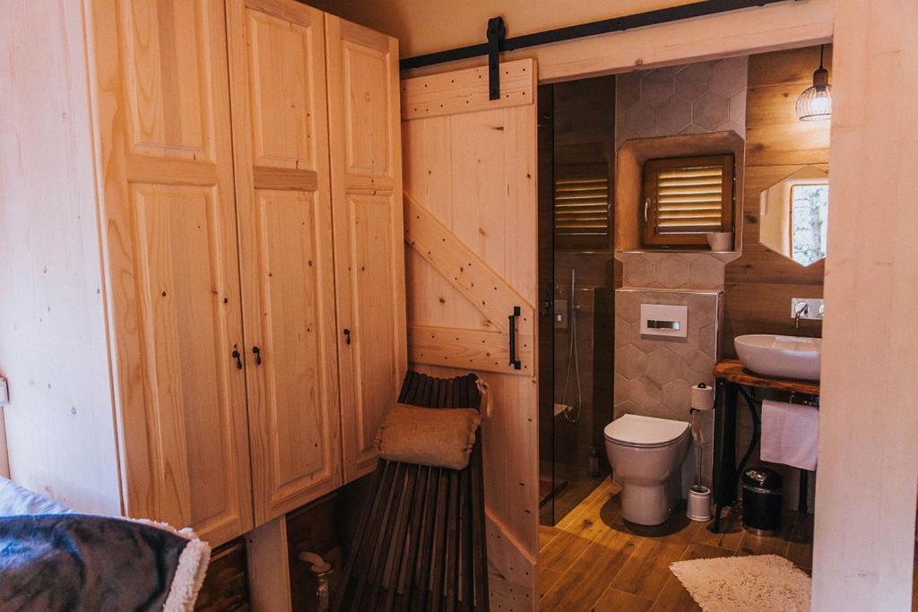 Sleeping With Bees - Tourist Farm Muha Apartment Grosuplje Bagian luar foto