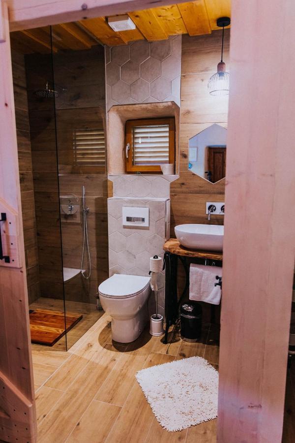 Sleeping With Bees - Tourist Farm Muha Apartment Grosuplje Bagian luar foto