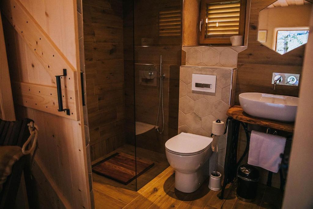 Sleeping With Bees - Tourist Farm Muha Apartment Grosuplje Bagian luar foto